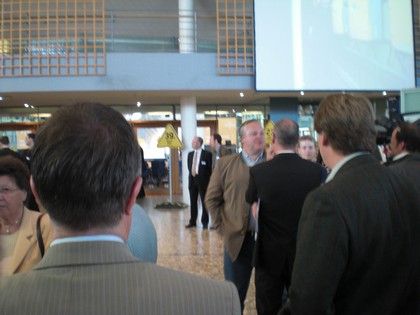 Klausens SERIELLO Frank H. Asbeck, Vorstandsvorsitzender und Grnder von SolarWorld am 20.5.2009 in Bonn, im WCCB, hier: ehemaliger Plenarsaal des Bundestages