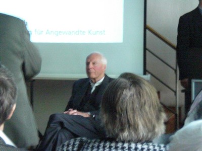 Foto KLAUSENS von Prof. Gottfried Böhm, ARCHITEKT, in Köln, Museum für Angewandte Kunst, am 26.4.2009, Matinee, zum Ende der Ausstellung über Böhm