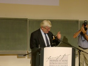 Klausens Foto zum SERIELLO Joaschka Fischer bei Gastpofessur Joschka Fischer in der Universitt Dsseldorf HEINRICH-HEINE-PROFESSUR am 28.4.2010