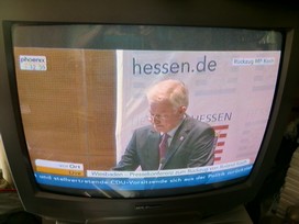 Klausens FOTO live (am Fernseher) von der Pressekonferenz Roland Koch 25. Mai 2010, bei der er seinen Rcktritt als Ministerprsident von Hessen bekanntgibt.