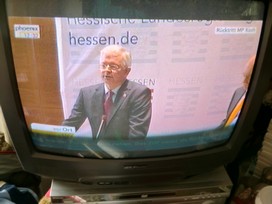 Klausens FOTO live (am Fernseher) von der Pressekonferenz Roland Koch 25. Mai 2010, bei der er seinen Rcktritt als Ministerprsident von Hessen bekanntgibt.