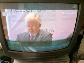 Klausens FOTO live (am Fernseher) von der Pressekonferenz Roland Koch 25. Mai 2010, bei der er seinen Rcktritt als Ministerprsident von Hessen bekanntgibt.