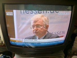 Klausens FOTO live (am Fernseher) von der Pressekonferenz Roland Koch 25. Mai 2010, bei der er seinen Rcktritt als Ministerprsident von Hessen bekanntgibt.