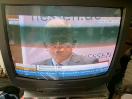 Klausens FOTO live (am Fernseher) von der Pressekonferenz Roland Koch 25. Mai 2010, bei der er seinen Rcktritt als Ministerprsident von Hessen bekanntgibt.