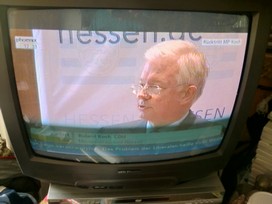 Klausens FOTO live (am Fernseher) von der Pressekonferenz Roland Koch 25. Mai 2010, bei der er seinen Rcktritt als Ministerprsident von Hessen bekanntgibt.