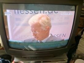 Klausens FOTO live (am Fernseher) von der Pressekonferenz Roland Koch 25. Mai 2010, bei der er seinen Rcktritt als Ministerprsident von Hessen bekanntgibt.