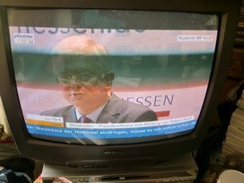 Klausens FOTO live (am Fernseher) von der Pressekonferenz Roland Koch 25. Mai 2010, bei der er seinen Rcktritt als Ministerprsident von Hessen bekanntgibt.