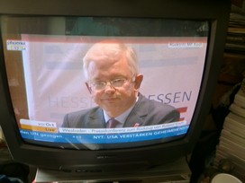 Klausens FOTO live (am Fernseher) von der Pressekonferenz Roland Koch 25. Mai 2010, bei der er seinen Rcktritt als Ministerprsident von Hessen bekanntgibt.