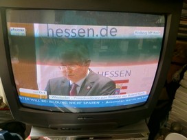 Klausens FOTO live (am Fernseher) von der Pressekonferenz Roland Koch 25. Mai 2010, bei der er seinen Rcktritt als Ministerprsident von Hessen bekanntgibt.