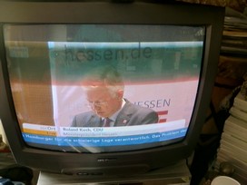 Klausens FOTO live (am Fernseher) von der Pressekonferenz Roland Koch 25. Mai 2010, bei der er seinen Rcktritt als Ministerprsident von Hessen bekanntgibt.