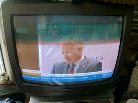 Klausens FOTO live (am Fernseher) von der Pressekonferenz Roland Koch 25. Mai 2010, bei der er seinen Rcktritt als Ministerprsident von Hessen bekanntgibt.