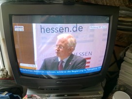 Klausens FOTO live (am Fernseher) von der Pressekonferenz Roland Koch 25. Mai 2010, bei der er seinen Rcktritt als Ministerprsident von Hessen bekanntgibt.