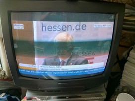 Klausens FOTO live (am Fernseher) von der Pressekonferenz Roland Koch 25. Mai 2010, bei der er seinen Rcktritt als Ministerprsident von Hessen bekanntgibt.