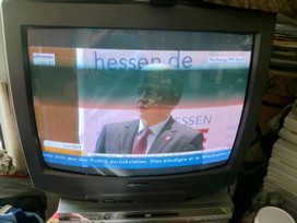 Klausens FOTO live (am Fernseher) von der Pressekonferenz Roland Koch 25. Mai 2010, bei der er seinen Rcktritt als Ministerprsident von Hessen bekanntgibt.