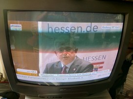 Klausens FOTO live (am Fernseher) von der Pressekonferenz Roland Koch 25. Mai 2010, bei der er seinen Rcktritt als Ministerprsident von Hessen bekanntgibt.