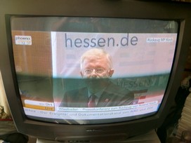 Klausens FOTO live (am Fernseher) von der Pressekonferenz Roland Koch 25. Mai 2010, bei der er seinen Rcktritt als Ministerprsident von Hessen bekanntgibt.