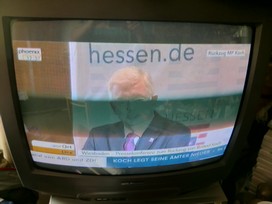 Klausens FOTO live (am Fernseher) von der Pressekonferenz Roland Koch 25. Mai 2010, bei der er seinen Rcktritt als Ministerprsident von Hessen bekanntgibt.