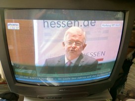 Klausens FOTO live (am Fernseher) von der Pressekonferenz Roland Koch 25. Mai 2010, bei der er seinen Rcktritt als Ministerprsident von Hessen bekanntgibt.