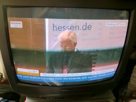 Klausens FOTO live (am Fernseher) von der Pressekonferenz Roland Koch 25. Mai 2010, bei der er seinen Rcktritt als Ministerprsident von Hessen bekanntgibt.