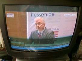 Klausens FOTO live (am Fernseher) von der Pressekonferenz Roland Koch 25. Mai 2010, bei der er seinen Rcktritt als Ministerprsident von Hessen bekanntgibt.