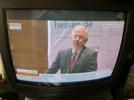 Klausens FOTO live (am Fernseher) von der Pressekonferenz Roland Koch 25. Mai 2010, bei der er seinen Rcktritt als Ministerprsident von Hessen bekanntgibt.