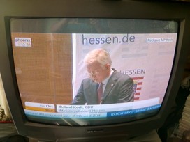 Klausens FOTO live (am Fernseher) von der Pressekonferenz Roland Koch 25. Mai 2010, bei der er seinen Rcktritt als Ministerprsident von Hessen bekanntgibt.