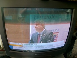 Klausens FOTO live (am Fernseher) von der Pressekonferenz Roland Koch 25. Mai 2010, bei der er seinen Rcktritt als Ministerprsident von Hessen bekanntgibt.