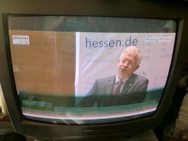 Klausens FOTO live (am Fernseher) von der Pressekonferenz Roland Koch 25. Mai 2010, bei der er seinen Rcktritt als Ministerprsident von Hessen bekanntgibt.