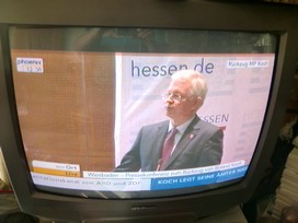 Klausens FOTO live (am Fernseher) von der Pressekonferenz Roland Koch 25. Mai 2010, bei der er seinen Rcktritt als Ministerprsident von Hessen bekanntgibt.