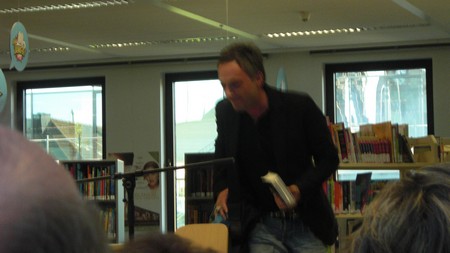 Klausens Foto SERIELLO Feridun Zaimoglu (und Maren Jungclaus) Lesung 15.7.2010 Rheydt, Mnchengladbach-Rheydt, Stadtbibliothek, Literarischer Sommer,