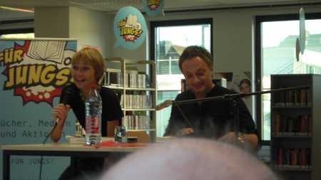 Klausens Foto SERIELLO Feridun Zaimoglu (und Maren Jungclaus) Lesung 15.7.2010 Rheydt, Mnchengladbach-Rheydt, Stadtbibliothek, Literarischer Sommer,