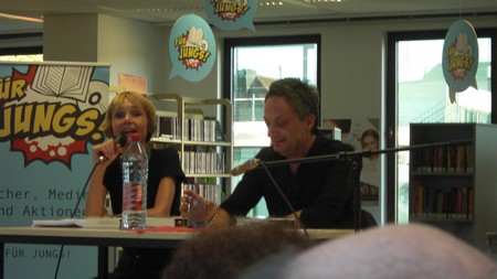 Klausens Foto SERIELLO Feridun Zaimoglu (und Maren Jungclaus) Lesung 15.7.2010 Rheydt, Mnchengladbach-Rheydt, Stadtbibliothek, Literarischer Sommer,