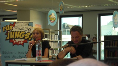 Klausens Foto SERIELLO Feridun Zaimoglu (und Maren Jungclaus) Lesung 15.7.2010 Rheydt, Mnchengladbach-Rheydt, Stadtbibliothek, Literarischer Sommer,