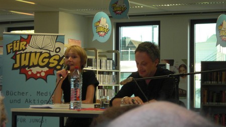 Klausens Foto SERIELLO Feridun Zaimoglu (und Maren Jungclaus) Lesung 15.7.2010 Rheydt, Mnchengladbach-Rheydt, Stadtbibliothek, Literarischer Sommer,