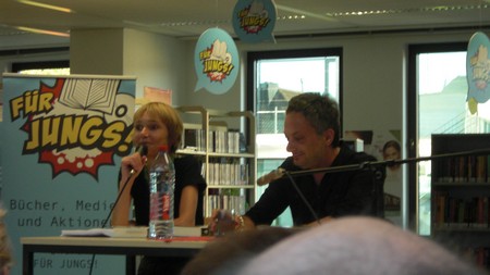 Klausens Foto SERIELLO Feridun Zaimoglu (und Maren Jungclaus) Lesung 15.7.2010 Rheydt, Mnchengladbach-Rheydt, Stadtbibliothek, Literarischer Sommer,