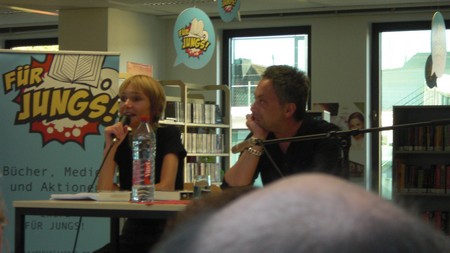 Klausens Foto SERIELLO Feridun Zaimoglu (und Maren Jungclaus) Lesung 15.7.2010 Rheydt, Mnchengladbach-Rheydt, Stadtbibliothek, Literarischer Sommer,