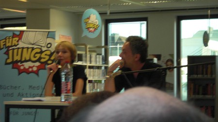 Klausens Foto SERIELLO Feridun Zaimoglu (und Maren Jungclaus) Lesung 15.7.2010 Rheydt, Mnchengladbach-Rheydt, Stadtbibliothek, Literarischer Sommer,