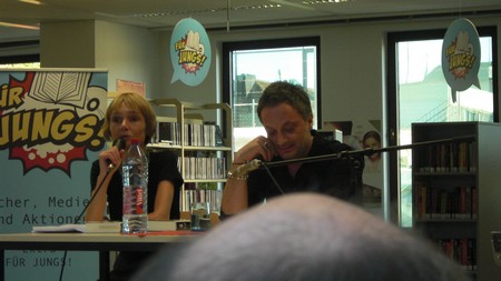 Klausens Foto SERIELLO Feridun Zaimoglu (und Maren Jungclaus) Lesung 15.7.2010 Rheydt, Mnchengladbach-Rheydt, Stadtbibliothek, Literarischer Sommer,