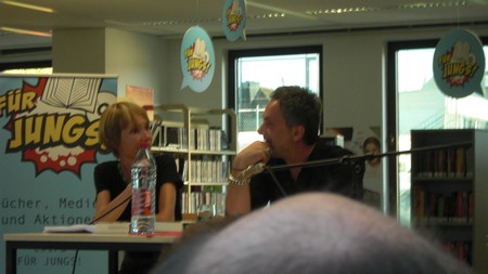 Klausens Foto SERIELLO Feridun Zaimoglu (und Maren Jungclaus) Lesung 15.7.2010 Rheydt, Mnchengladbach-Rheydt, Stadtbibliothek, Literarischer Sommer,