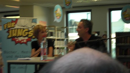 Klausens Foto SERIELLO Feridun Zaimoglu (und Maren Jungclaus) Lesung 15.7.2010 Rheydt, Mnchengladbach-Rheydt, Stadtbibliothek, Literarischer Sommer,