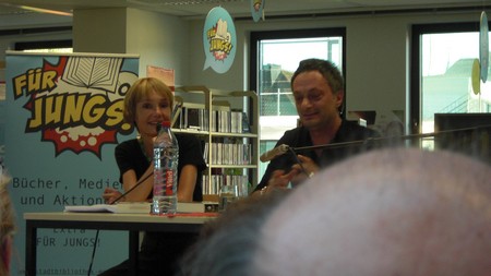 Klausens Foto SERIELLO Feridun Zaimoglu (und Maren Jungclaus) Lesung 15.7.2010 Rheydt, Mnchengladbach-Rheydt, Stadtbibliothek, Literarischer Sommer,