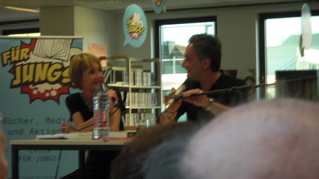 Klausens Foto SERIELLO Feridun Zaimoglu (und Maren Jungclaus) Lesung 15.7.2010 Rheydt, Mnchengladbach-Rheydt, Stadtbibliothek, Literarischer Sommer,