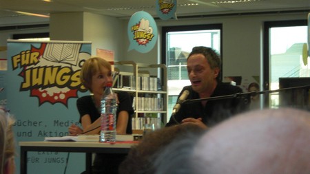 Klausens Foto SERIELLO Feridun Zaimoglu (und Maren Jungclaus) Lesung 15.7.2010 Rheydt, Mnchengladbach-Rheydt, Stadtbibliothek, Literarischer Sommer,