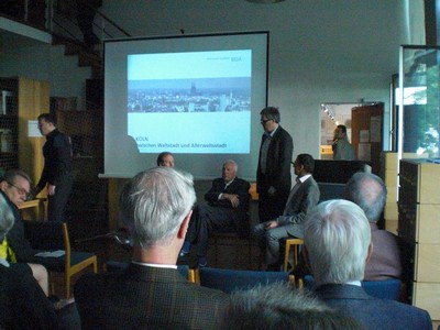 Foto KLAUSENS von Prof. Gottfried Bhm, ARCHITEKT, in Kln, Museum fr Angewandte Kunst, am 26.4.2009, Matinee, zum Ende der Ausstellung ber Bhm