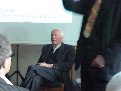 Foto KLAUSENS von Prof. Gottfried Bhm, ARCHITEKT, in Kln, Museum fr Angewandte Kunst, am 26.4.2009, Matinee, zum Ende der Ausstellung ber Bhm