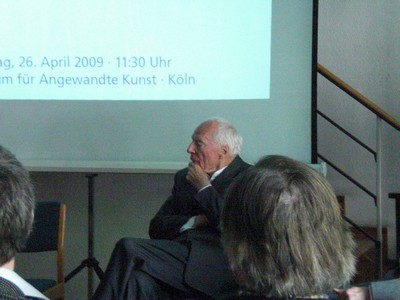 Foto KLAUSENS von Prof. Gottfried Böhm, ARCHITEKT, in Köln, Museum für Angewandte Kunst, am 26.4.2009, Matinee, zum Ende der Ausstellung über Böhm