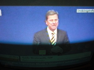 Guido Westerwelle am 6.11.2011 bei seiner Rede in Stuttgart Dreikönigstreffen - Foto Klausens vom Fernseher LIVE