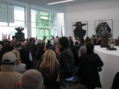 Klausens SERIELLO 7 zu Jonathan Meese am 30.4.2009 Arp Museum Rolandeck und drumherum: PERFORMANCE zu "Erzstaat Atlantisis"