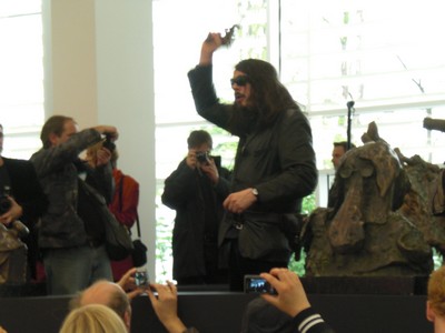 Klausens SERIELLO 7 zu Jonathan Meese am 30.4.2009 Arp Museum Rolandeck und drumherum: PERFORMANCE zu "Erzstaat Atlantisis"