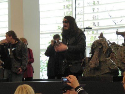 Klausens SERIELLO 7 zu Jonathan Meese am 30.4.2009 Arp Museum Rolandeck und drumherum: PERFORMANCE zu "Erzstaat Atlantisis"